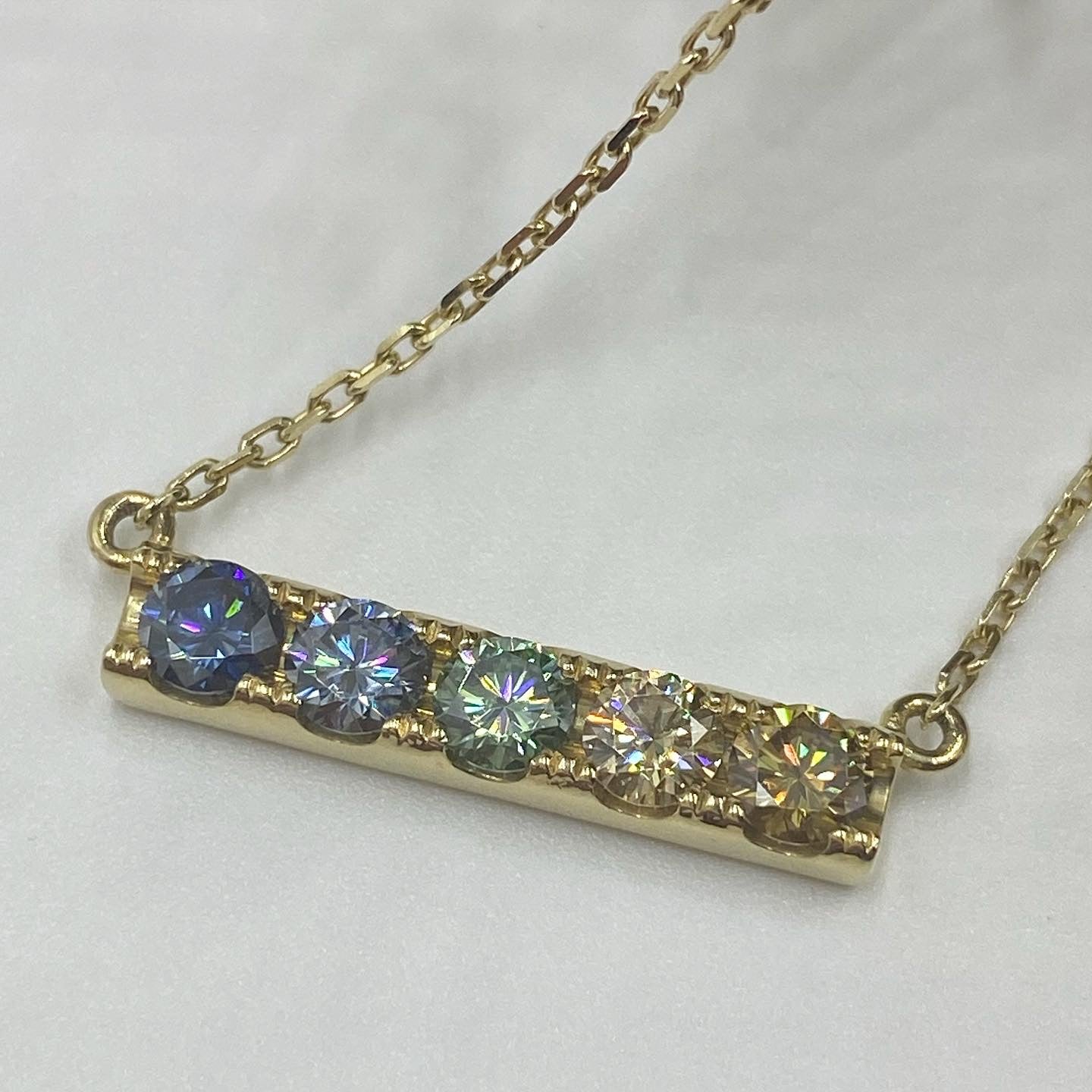 【オーダー商品】 K9 イエローゴールド マルチカラーモアサナイト バーネックレス