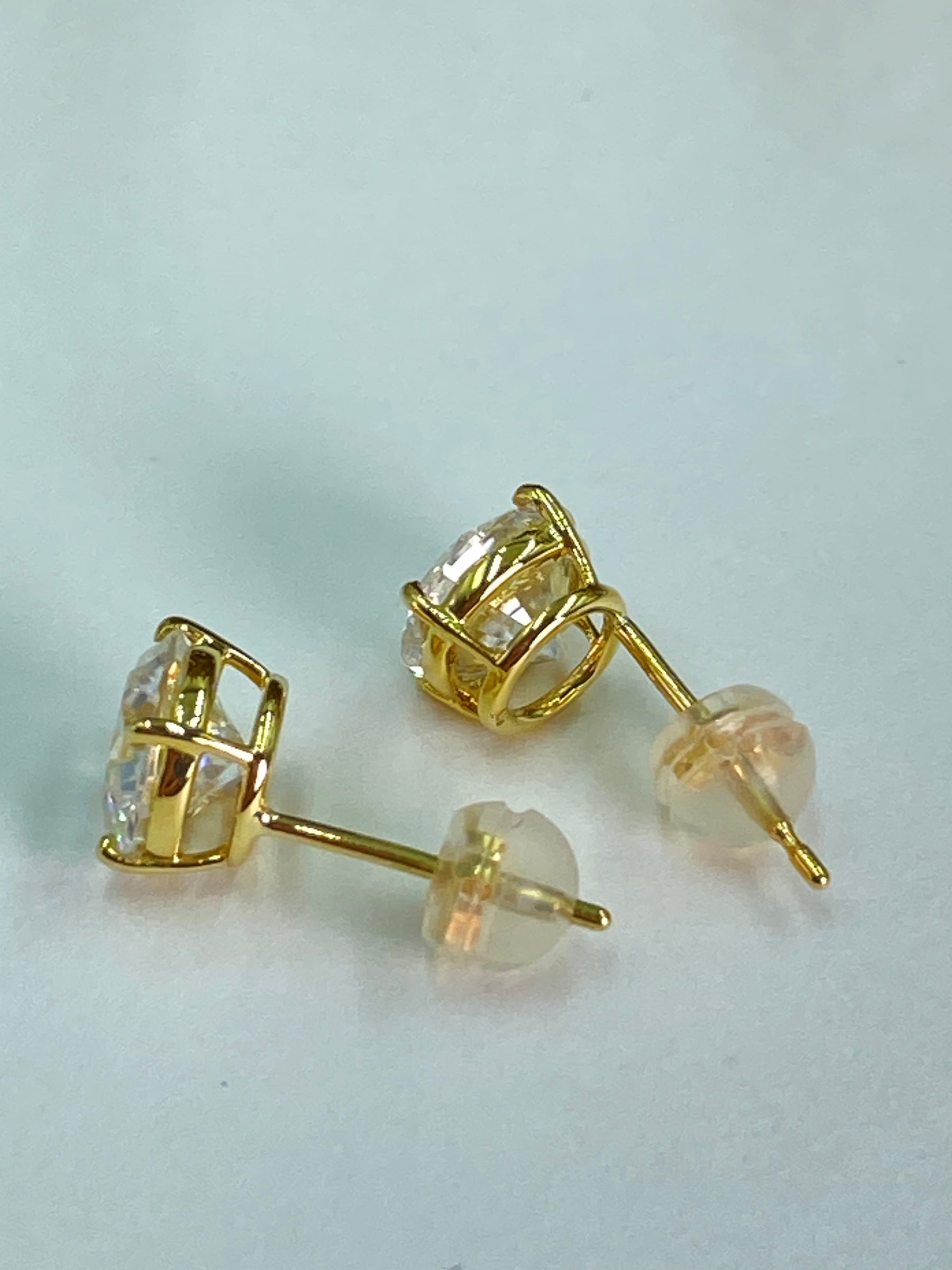 【即納可能商品】K10/K18イエローゴールド 1ctサイズ モアサナイト一粒ピアス